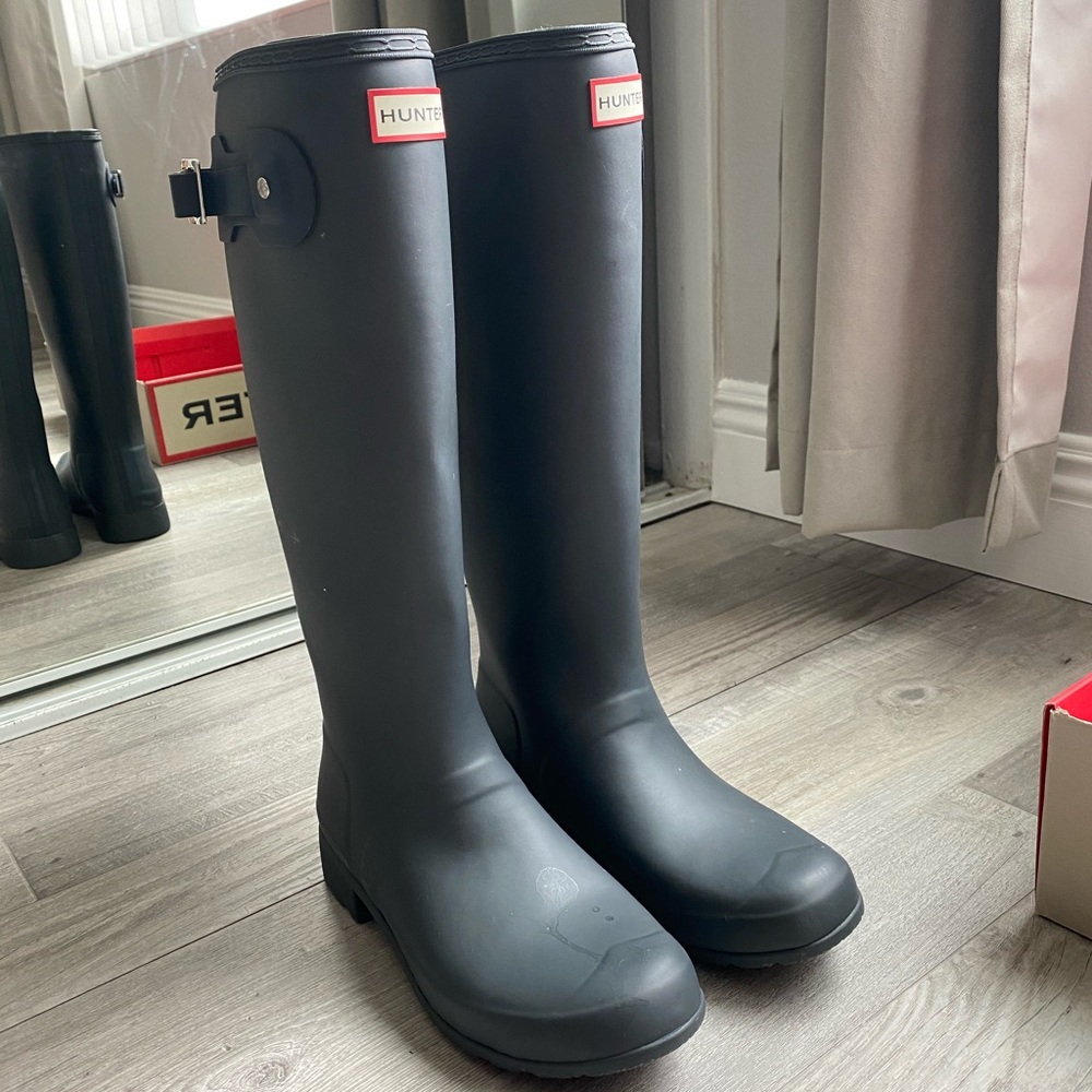 NWOT - Hunter Matte Gray/Navy Rainboots Tall